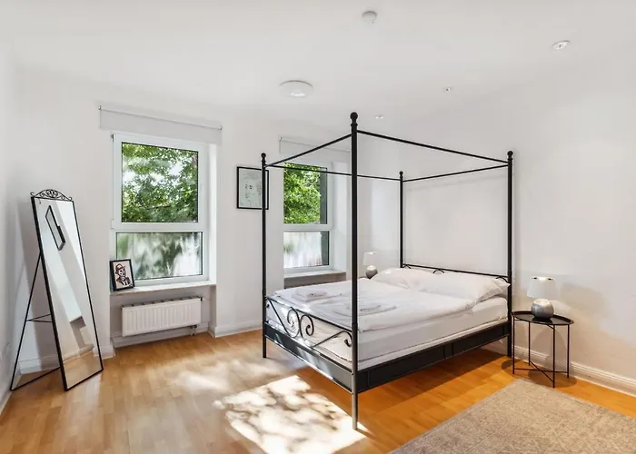 Bright 3-Room Apartment Near Prenzlauer Berg