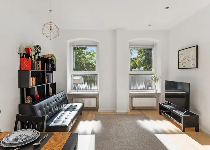 Bright 3-Room Apartment Near Prenzlauer Berg